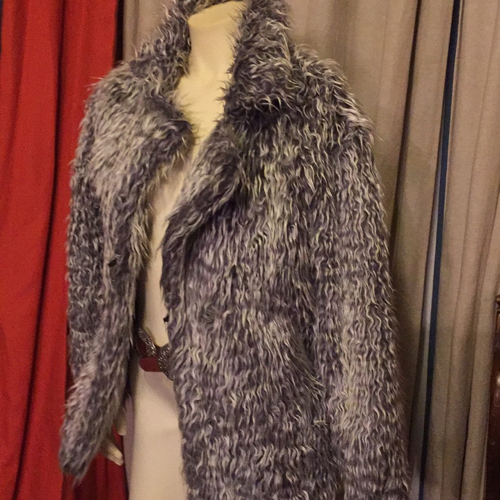 Fuzzy coat - Picture 2 of 6
